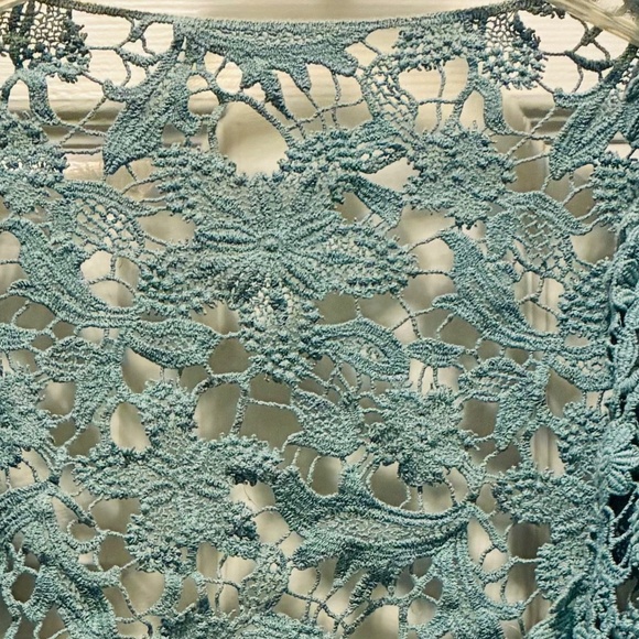 XS Cropped Floral Lace Shortsleeved Shrug - Picture 4 of 6